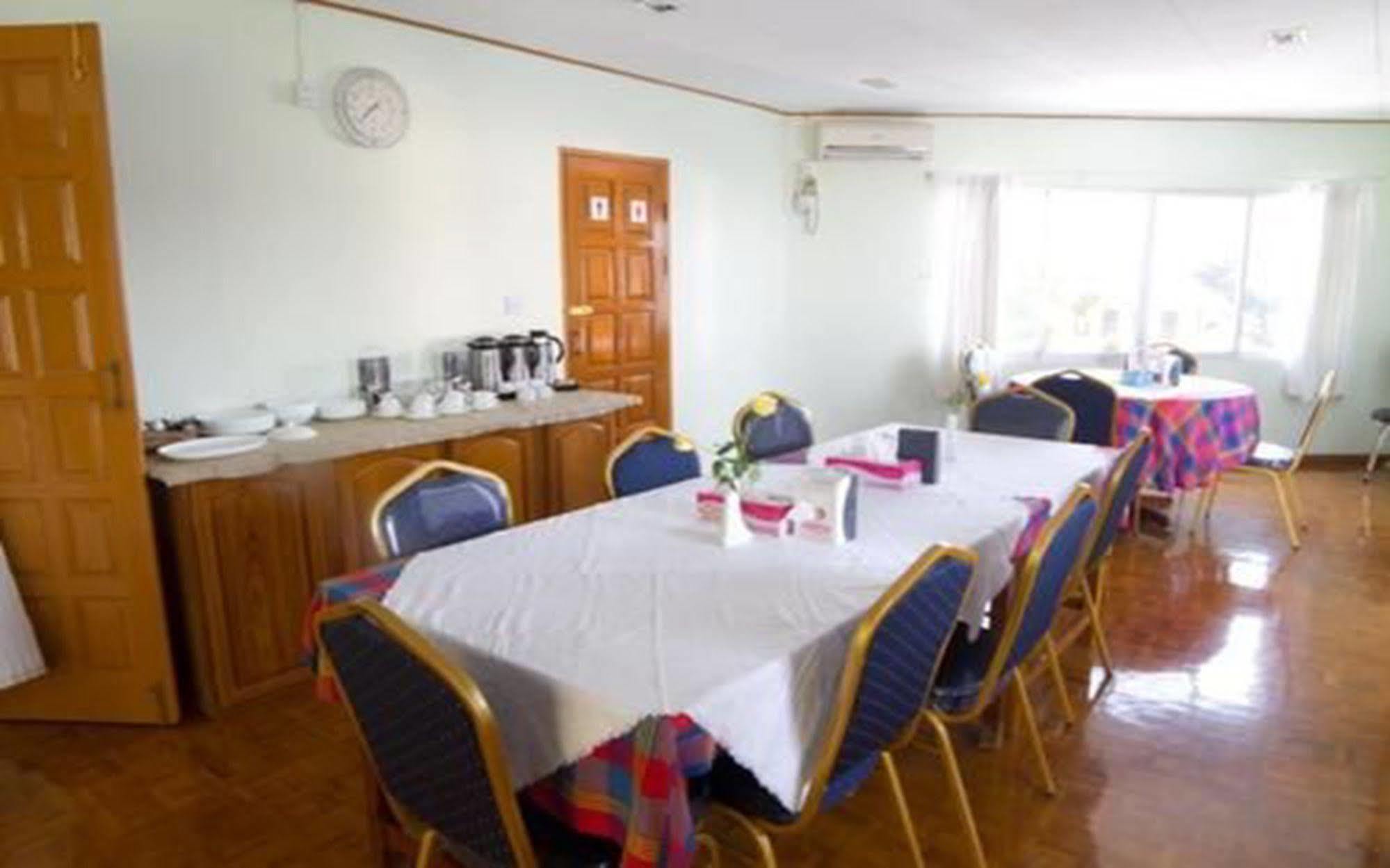 יאנגון Majesty Hotel מראה חיצוני תמונה