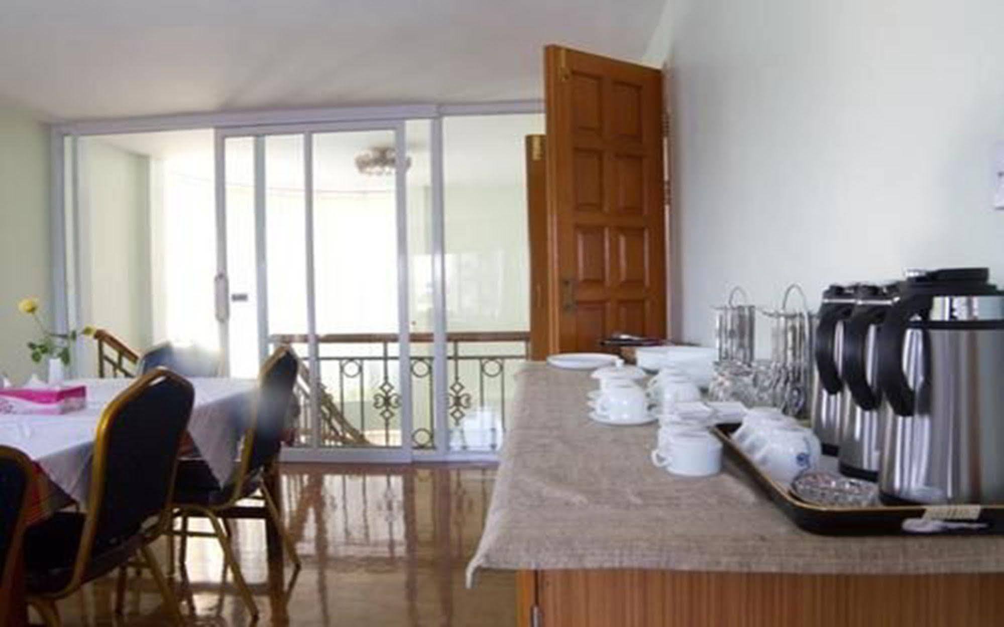 יאנגון Majesty Hotel מראה חיצוני תמונה