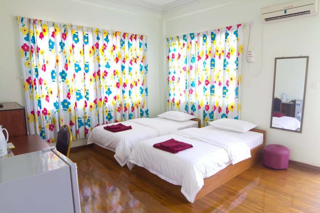 יאנגון Majesty Hotel מראה חיצוני תמונה